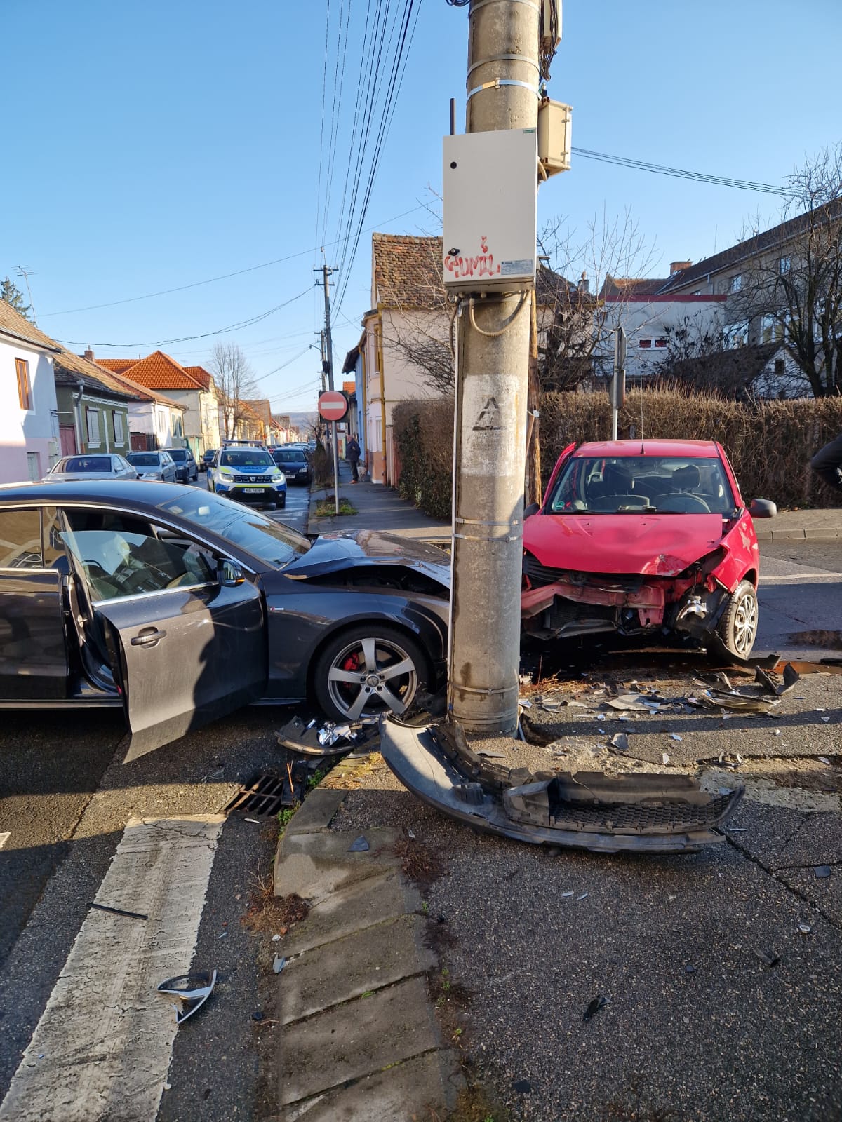 Accident în Sibiu. Un șofer nu a dat prioritate și o tânără a ajuns la spital