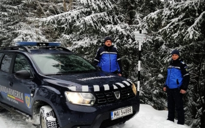 Jandarmii sibieni către turiștii care își vor petrece acest weekend la munte: folosiţi numai traseele marcate și nu plecați singuri la drum