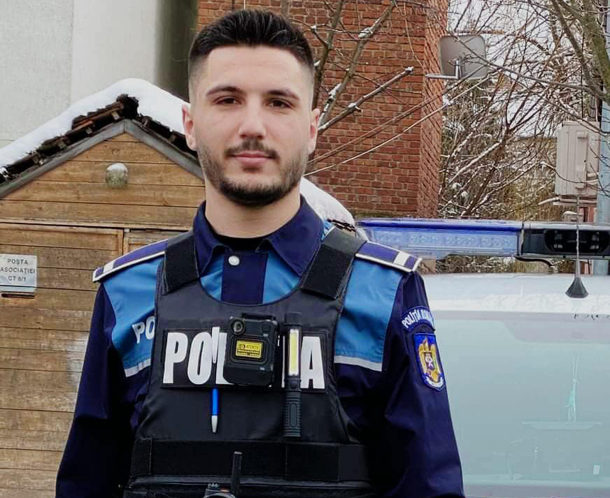 Adrian Surcel, polițistul sibian de 21 de ani care a urmărit și prins un hoț, în timpul liber
