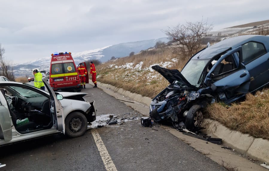 Coliziune frontală după o depășire, pe DN 1, la ieșirea din Ruși