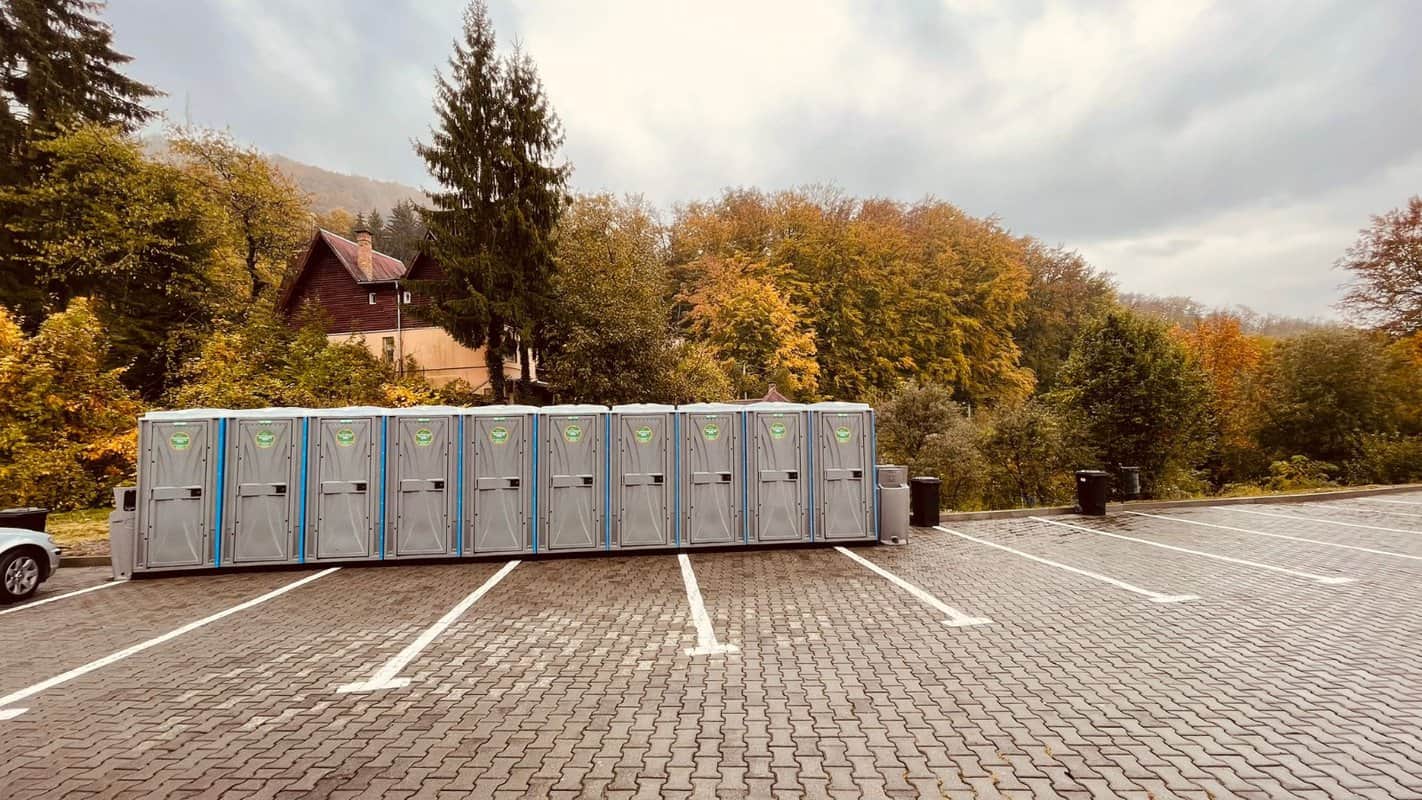 Cum să alegi compania potrivită de închiriere de toalete portabile