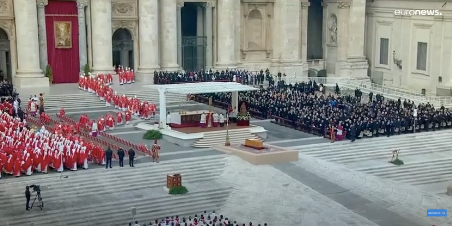 Mii de credincioşi, la înmormântarea fostului papă Benedict al XVI-lea