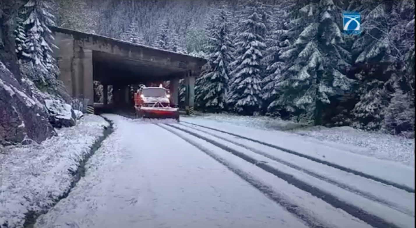 Prima ninsoare pe Transfăgărășan. Stratul de zăpadă măsoară 12 centimetri în unele zone