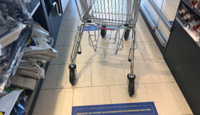 Lege promulgată. Femeile gravide şi persoanele însoţite de copii mai mici de 5 ani au prioritate la casele de marcat şi la ghişee