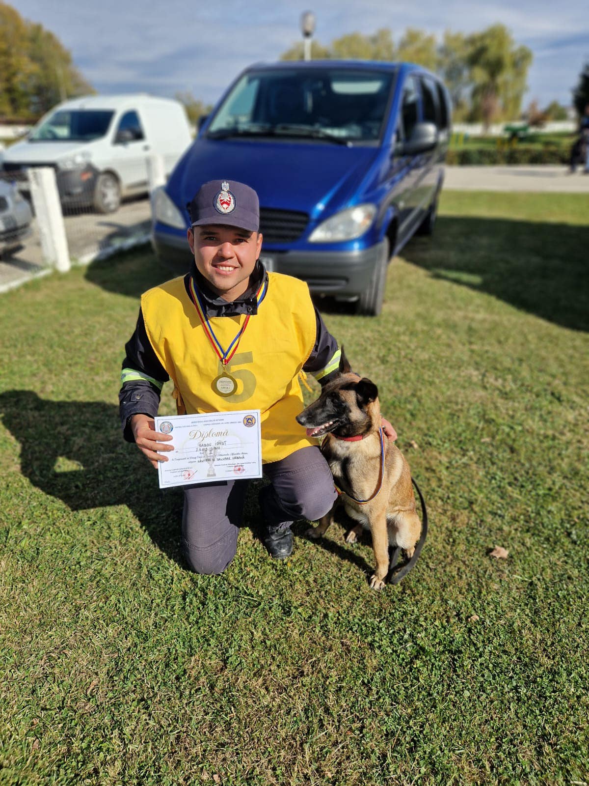 FOTO Elsa, câinele de căutare-salvare al ISU Sibiu, campioană națională. A câștigat Campionatul de dresaj canin al MAI