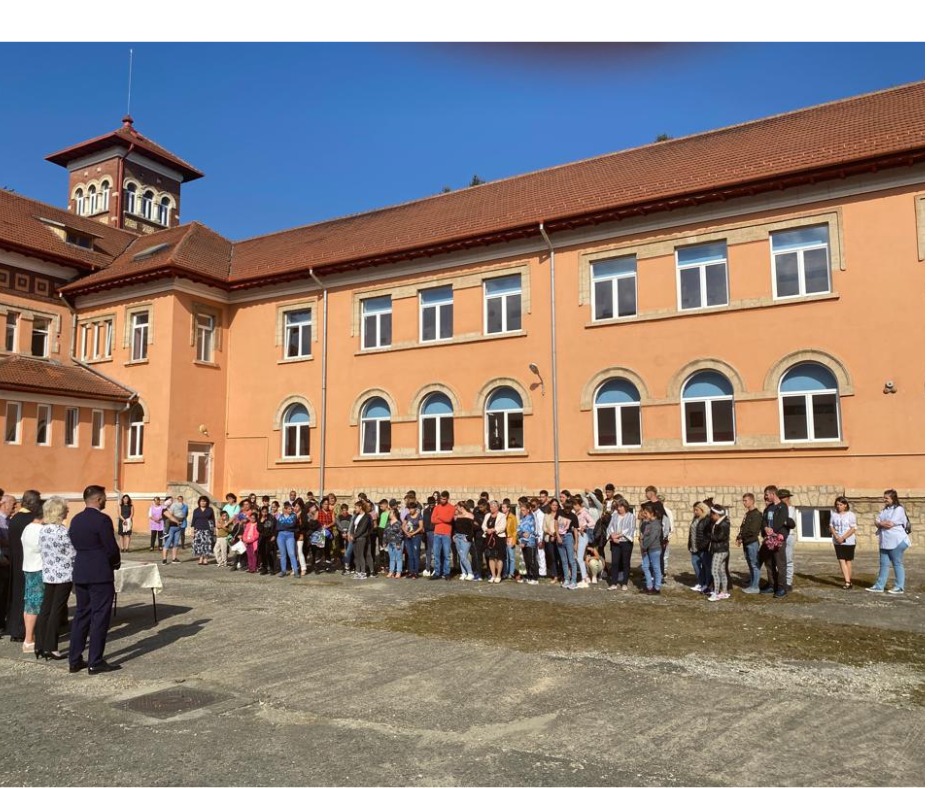 Două angajate ale Centrului Școlar din Turnu Roșu solicită recalcularea salariilor pentru ultimii 2 ani. CJ Sibiu aprobă achiziționarea serviciilor unui jurist