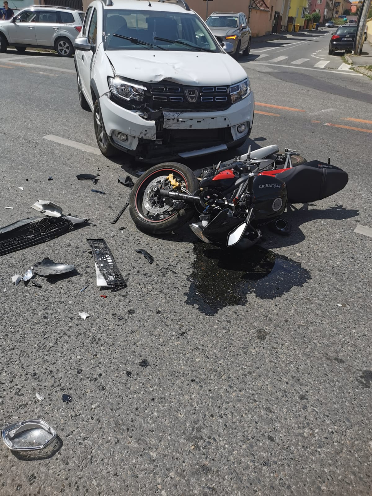 Multiple traumatisme: un motociclist a ajuns la spital după un accident la Șura Mare