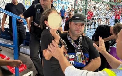 Violențe la meciul de handbal dintre Cisnădie și Vâlcea. O fetiță a avut nevoie de îngrijiri medicale