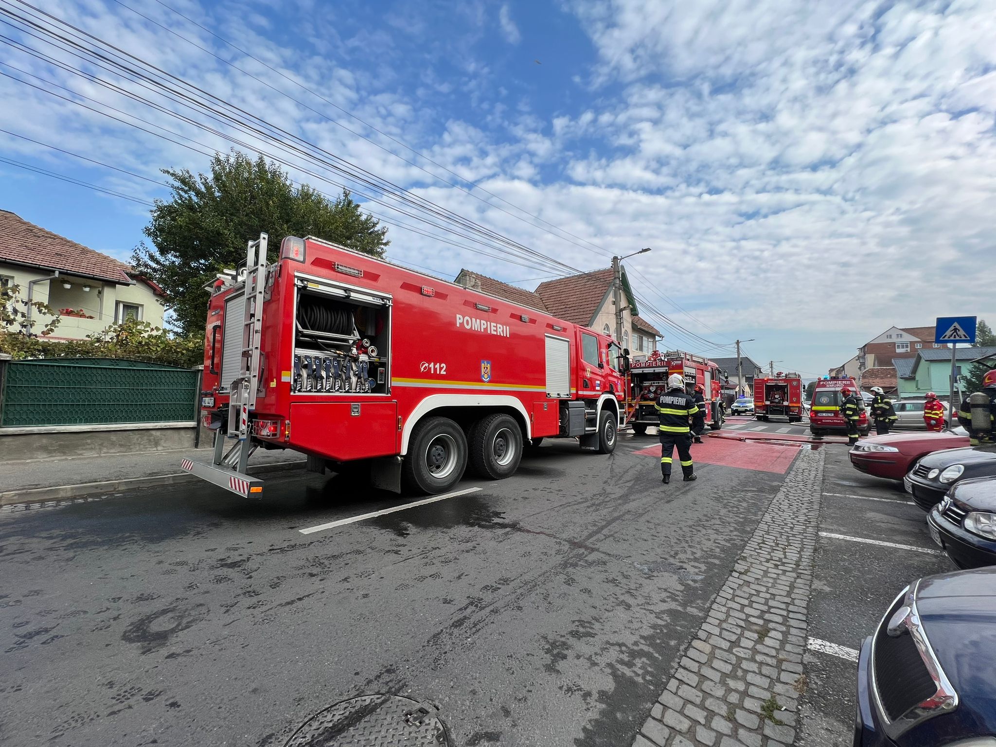 Un angajat al atelierului auto care a luat foc a uitat aparatul de sudură deschis. Dosar penal şi verificări ale ITM