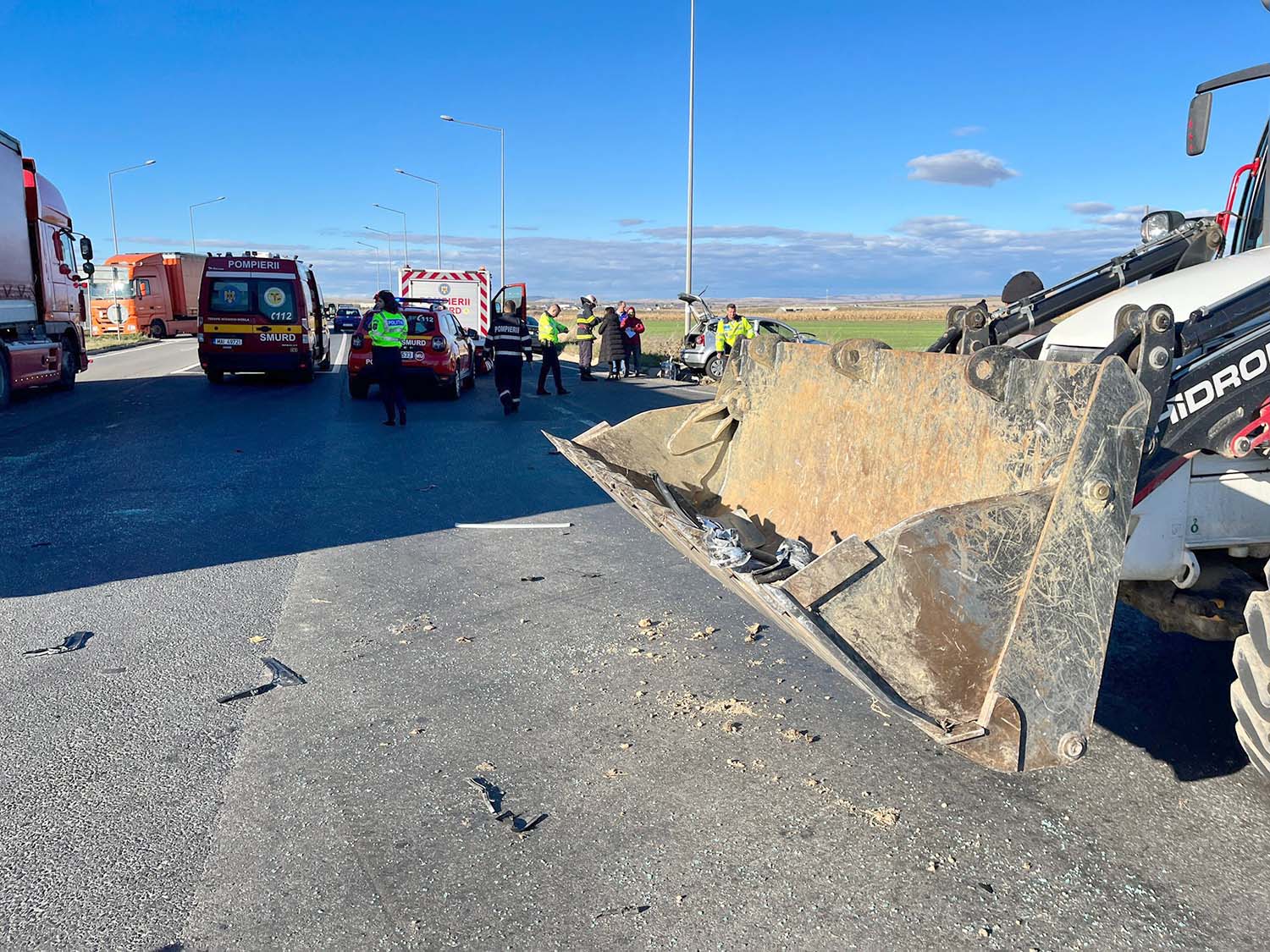 Coliziune între un buldoexcavator și o mașină. Încă un accident în intersecția de la capătul Căii Șurii Mici