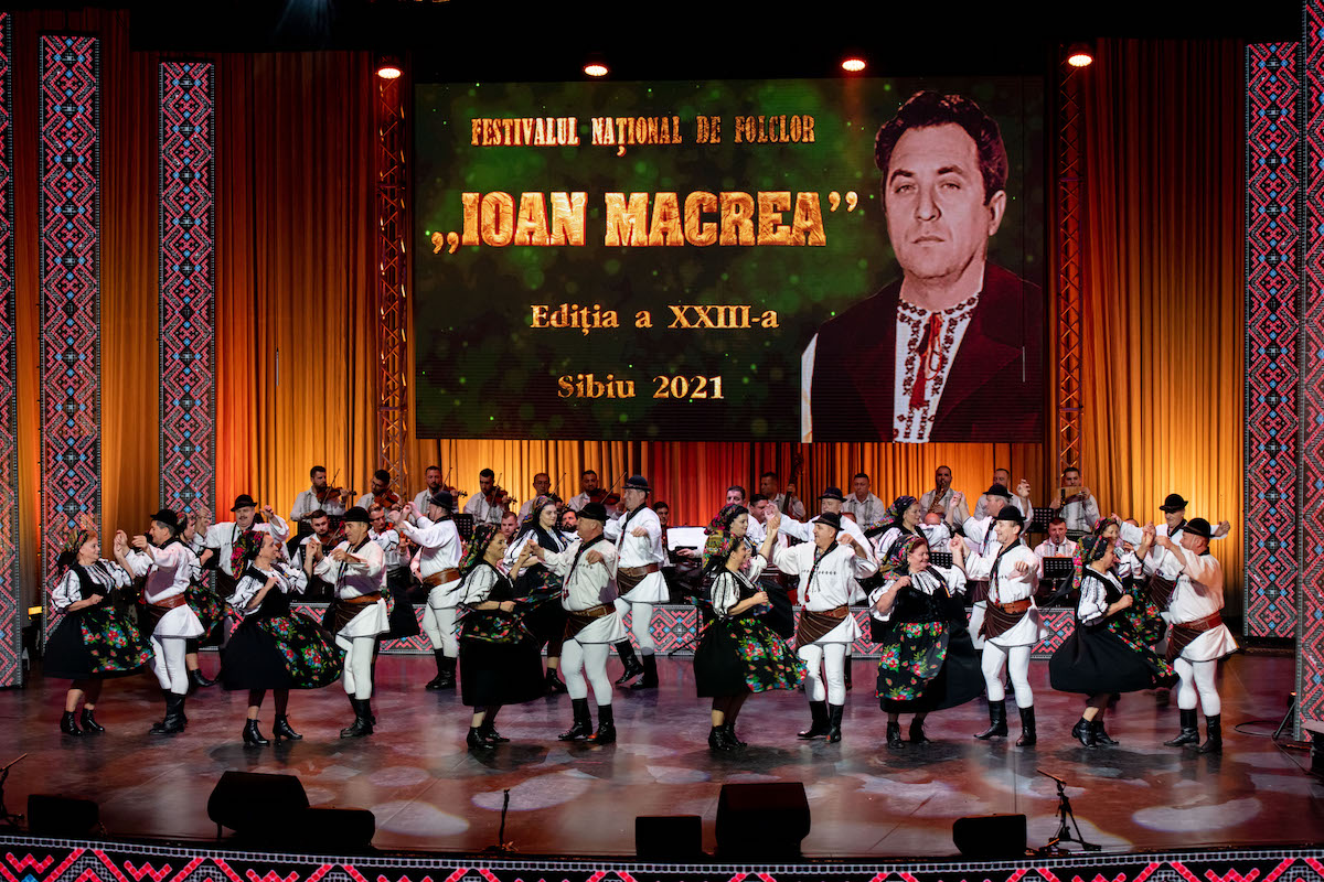 Debutează ediţia cu numărul 25 a Festivalului Național de Folclor „Ioan Macrea”