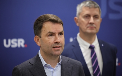 Liderul USR a venit la Sibiu ca să anunțe candidatul la Primărie, dar și să aducă acuzații dure la adresa guvernării PSD-PNL. „Au un comportament de țepari”