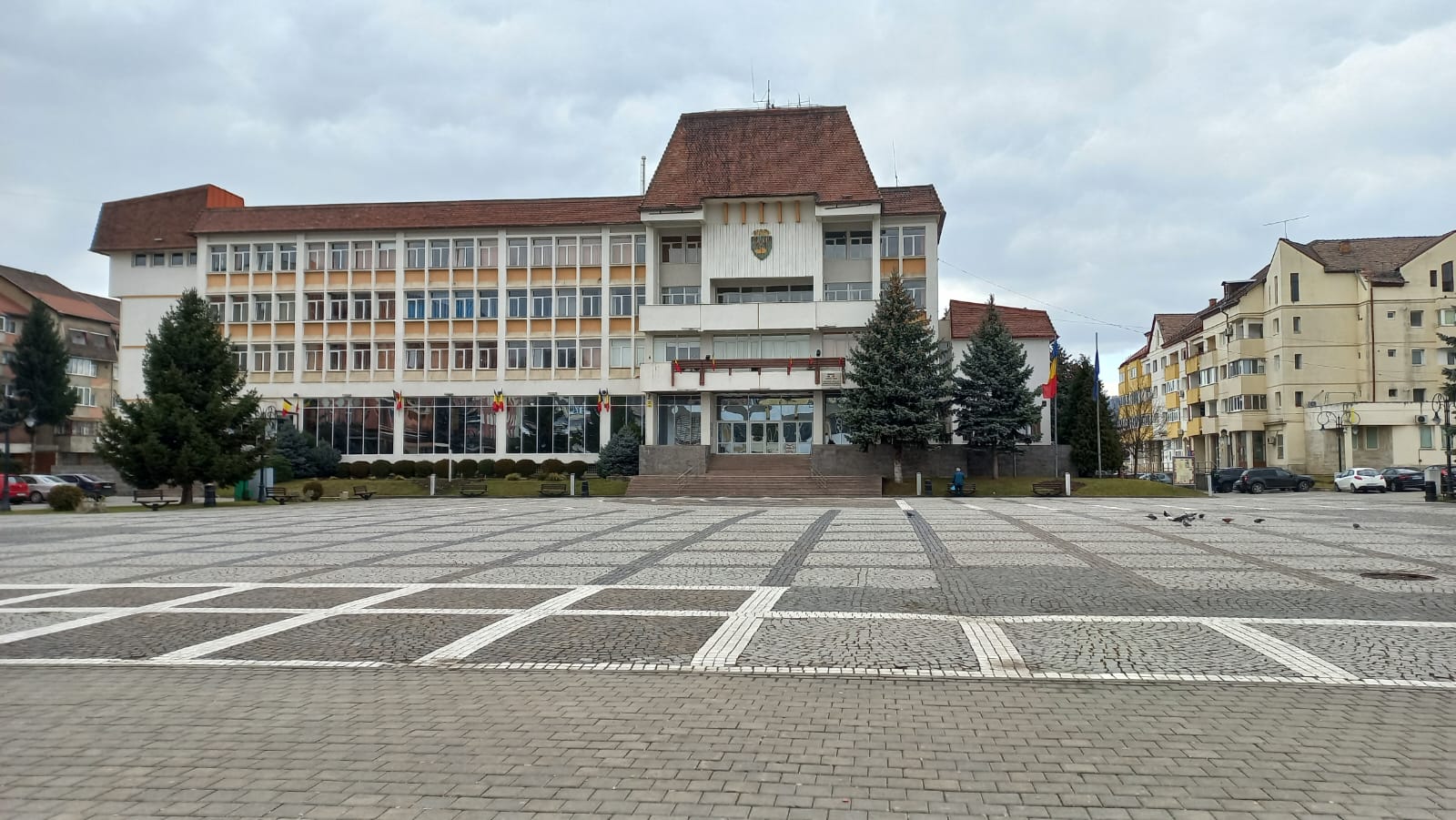 Continuă lucrările la locurile de joacă din Mediaș