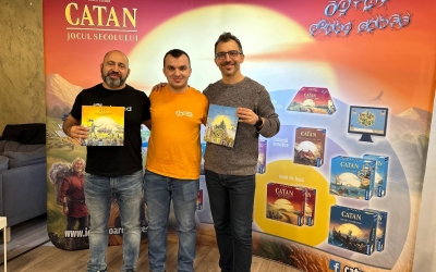 Antoniu și Leo sunt sibienii care au urcat pe podiumul Campionatului Național de Catan. „A fost, în sfârșit, vorba despre comunitatea Catan din Sibiu”