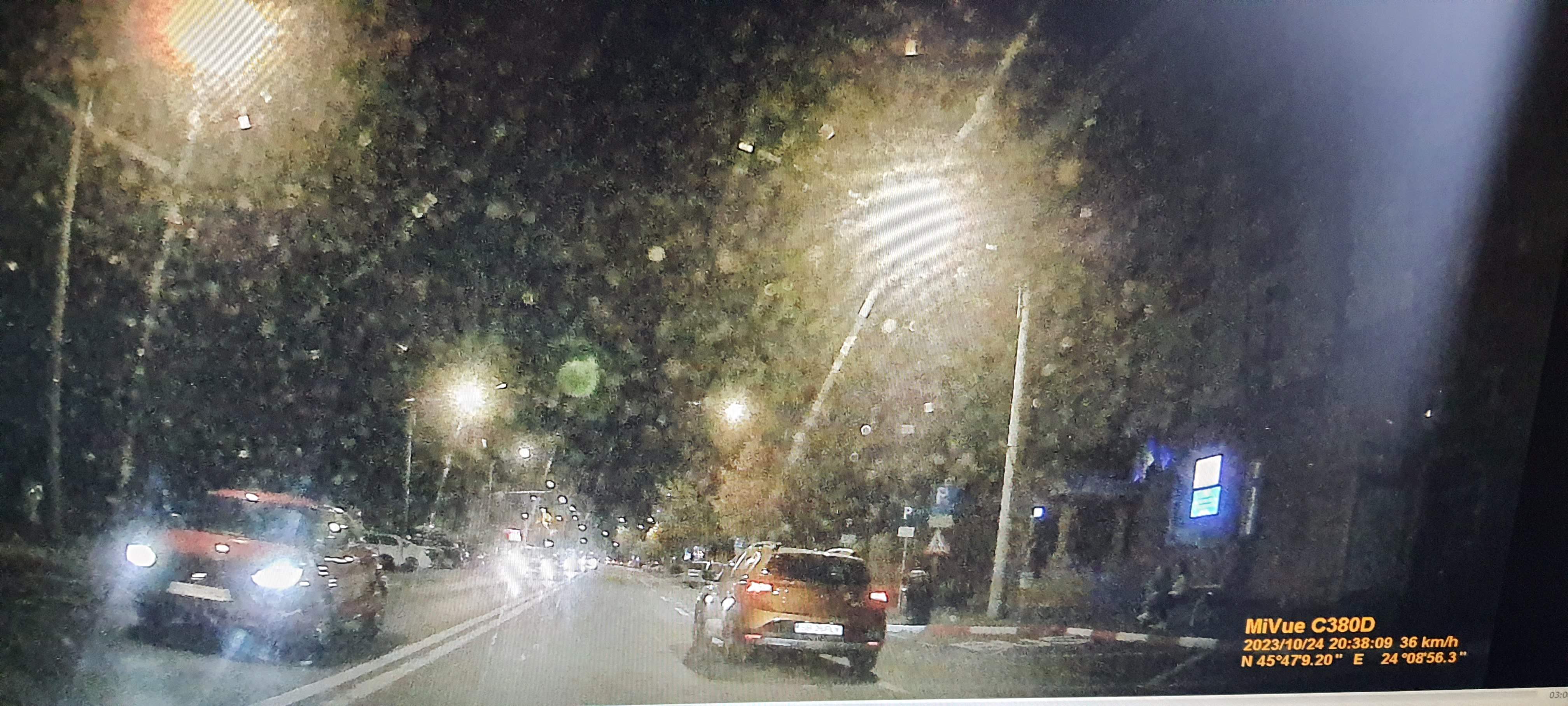 VIDEO-Depășire pe dreapta, peste pista de biciclete, în centrul Sibiului. Poliția: Șoferul riscă să rămână fără permis două luni