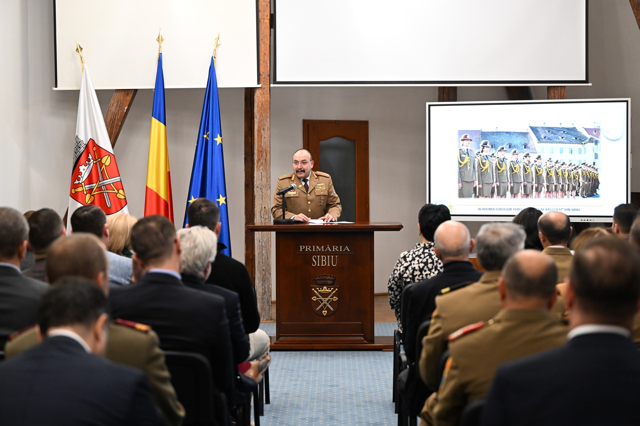 Gen. Ghiță Bârsan, cel care conduce de 12 ani Academia Forțelor Terestre, a devenit Cetățean de onoare al Sibiului