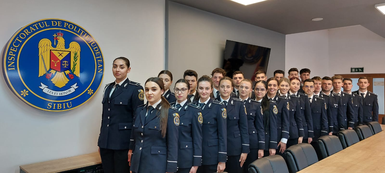 46 de absolvenți ai școlilor de poliție se alătură echipei IPJ Sibiu. Vor lucra la ordine publică și rutieră la sat și la oraș