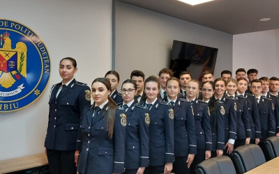 46 de absolvenți ai școlilor de poliție se alătură echipei IPJ Sibiu. Vor lucra la ordine publică și rutieră la sat și la oraș