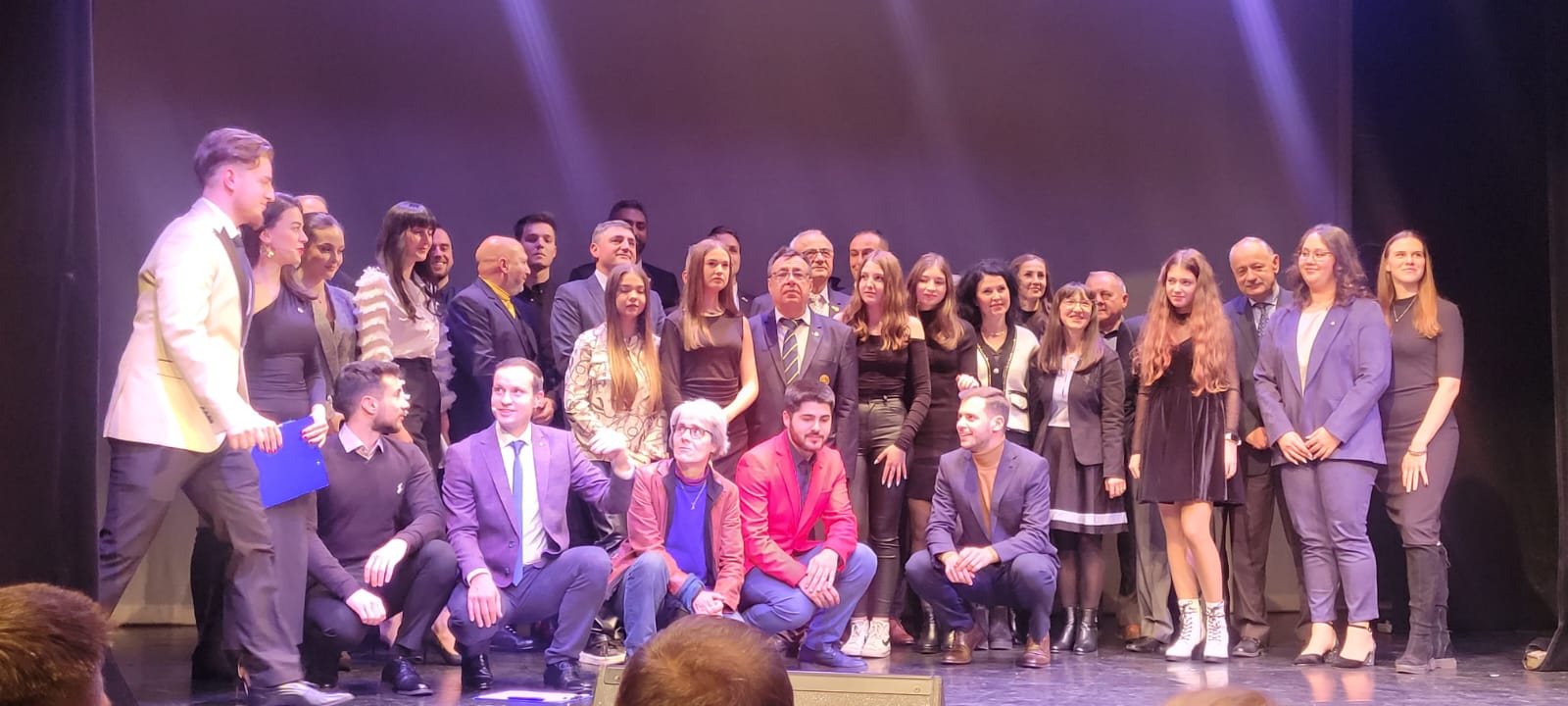  ROTARY CLUB SIBIU a decernat premiile de excelenta pentru elevii performanti din colegiile si liceele din Sibiu