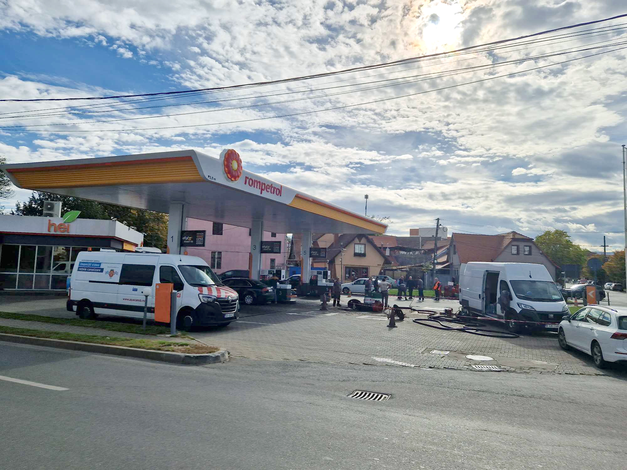 Benzinăria care a poluat Cibinul a fost amendată cu 40.000 de lei. Apele Române îi vor pune să plătească și cheltuielile pentru curățarea poluării