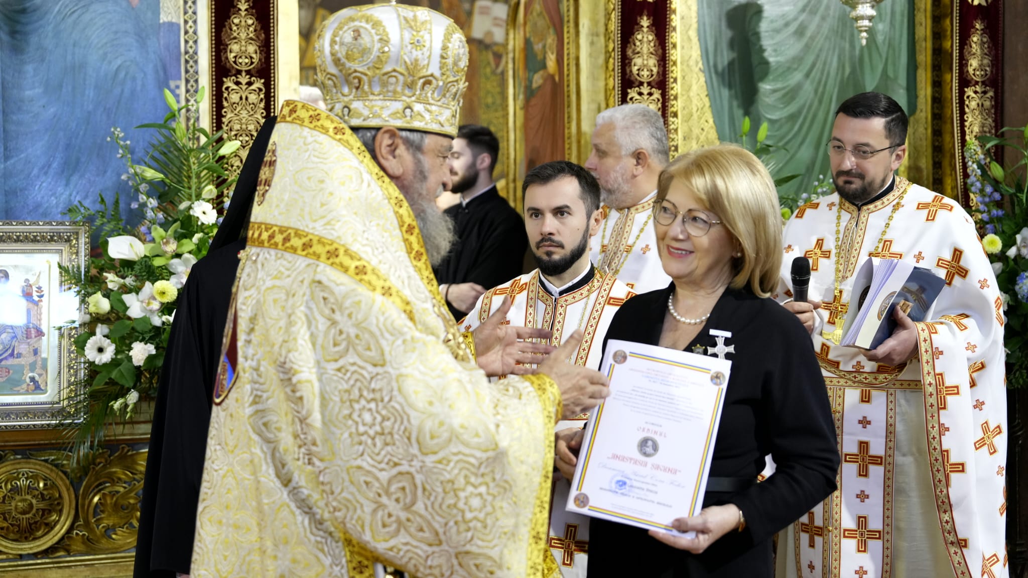 Astrid Fodor a primit de la ÎPS Laurențiu ordinul Anastasia Șaguna: „ pentru sprijinul deosebit și constant față de Biserică”