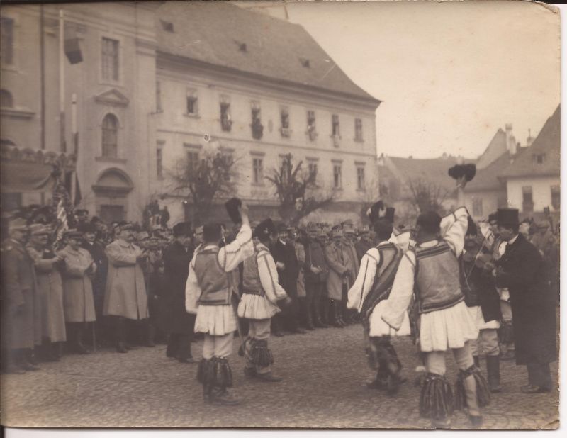 Cum se trăia în Sibiu, în 1918, anul Unirii: servitorii nu aveau voie să meargă în centru în zilele de sărbătoare, alimentele se dădeau pe cartelă, iar vânzătorii care vindeau prea scump făceau închisoare
