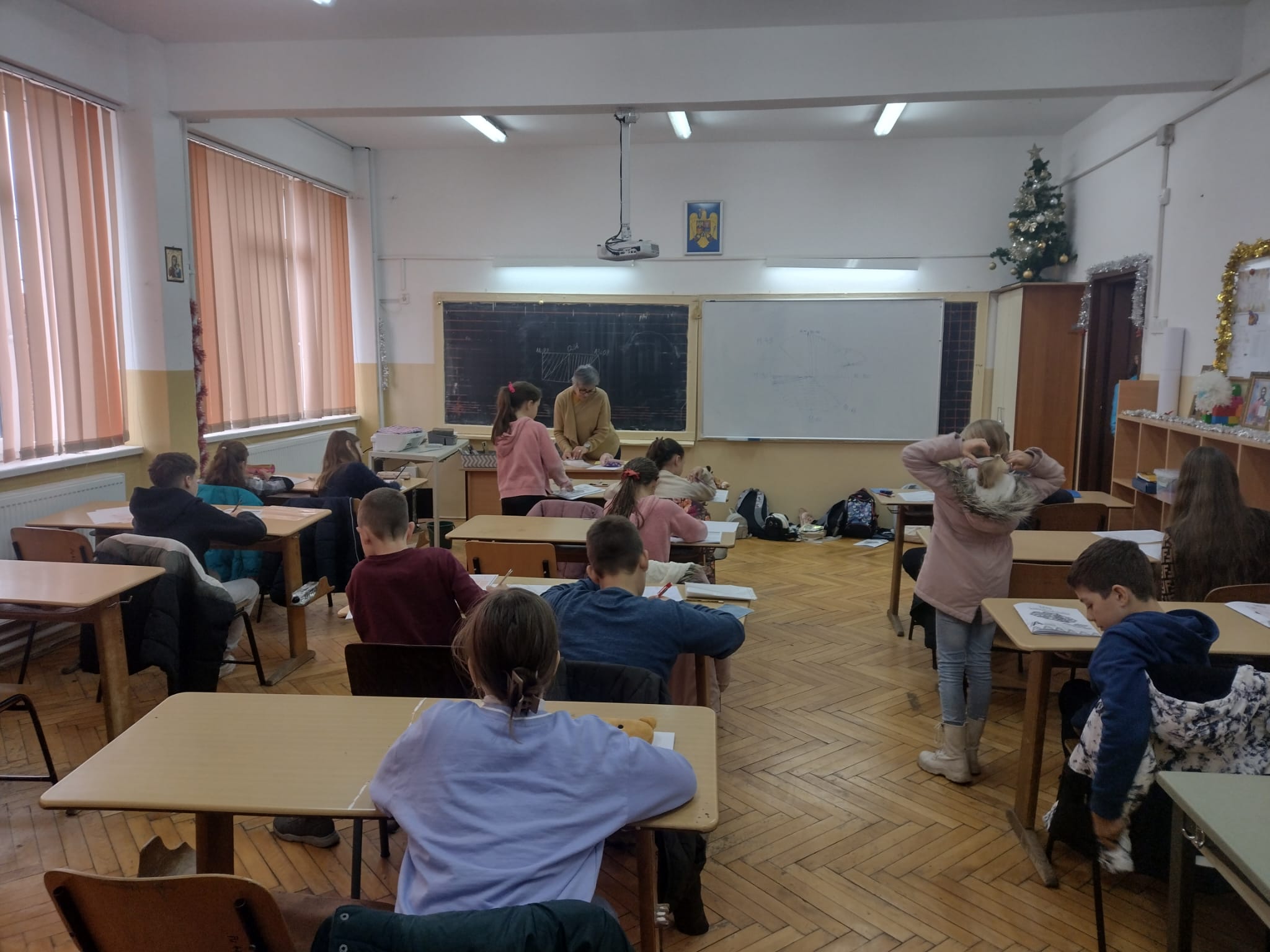 Weekend cu emoții pentru 390 de elevii din Sibiu. Copiii au susținut etapa scrisă a Concursului Naţional LuminaMath