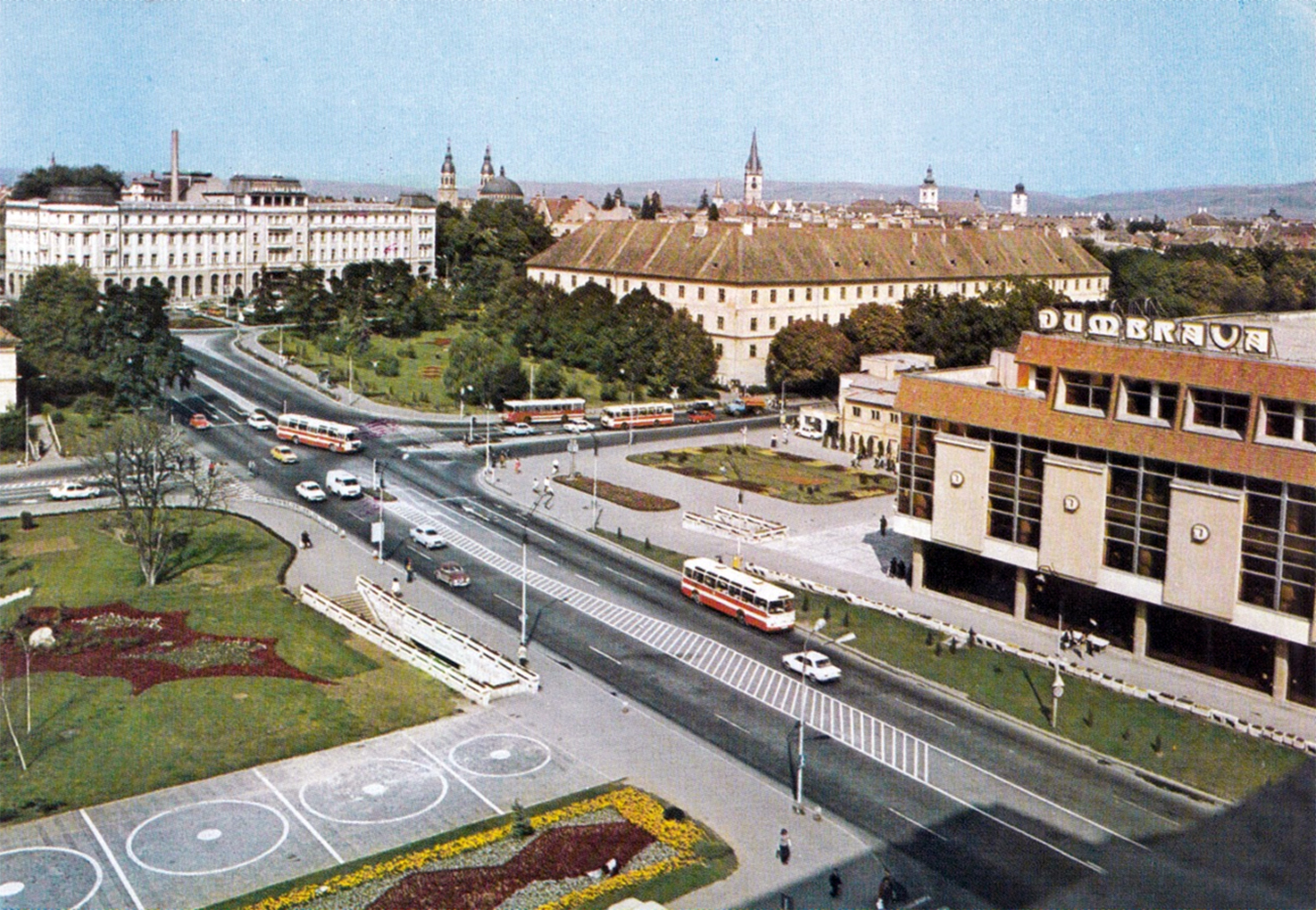 Notele Securității despre sibieni, trimise lui Nicu Ceaușescu: ”Lipsesc toate, pantofi, ciorapi, lenjerie, săpun, pastă de bărbierit și tot ce cauți”. ”Aprozarele nu au nimic”. Aproape 50% dintre români regretă regimul comunist