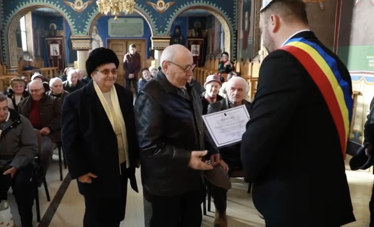 VIDEO Cupluri premiate în Șelimbăr, la 50 de ani de căsătorie.  „Sunteți exemple pentru noi”