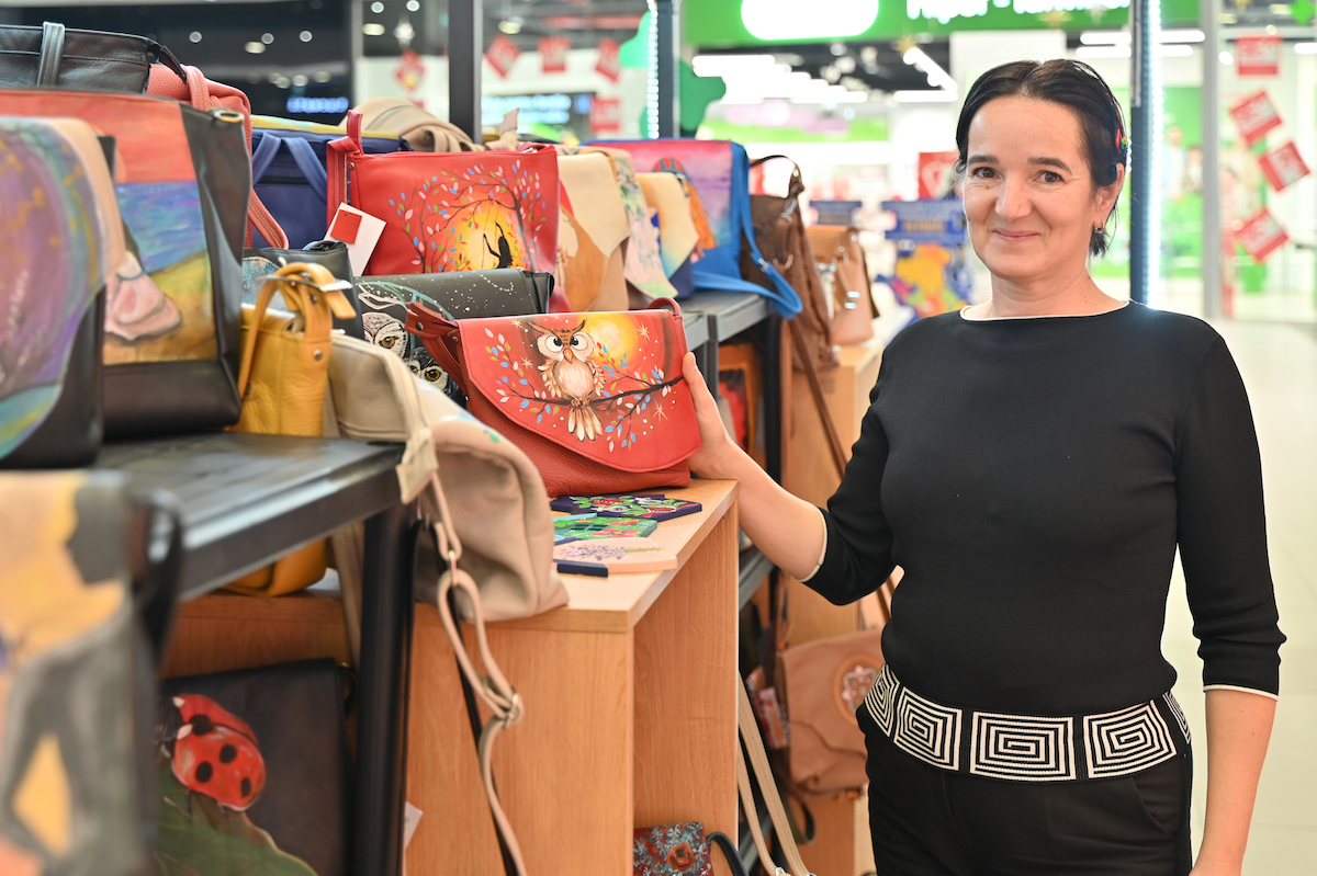 „În atelier sunt în pasiunea mea”. Povestea Corina Boutique, un mic business al unei mame creative