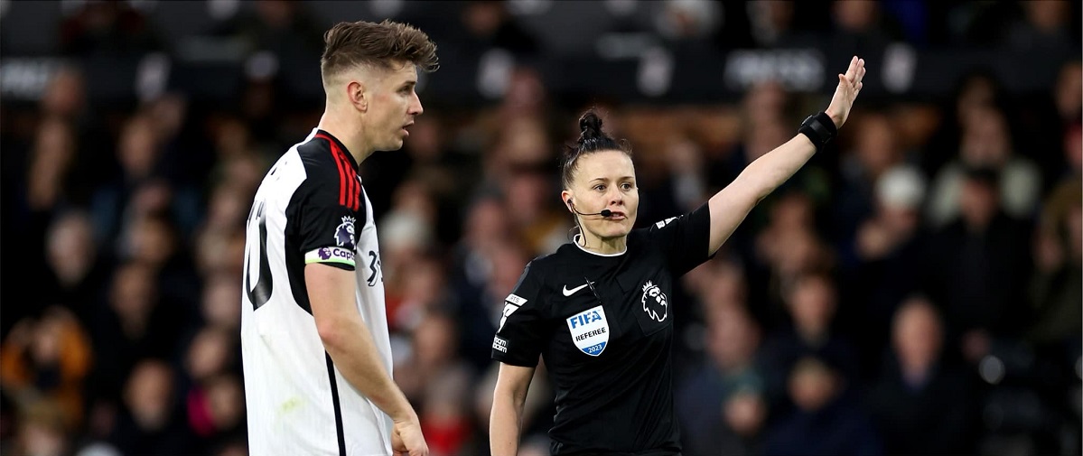 Rebecca Welch a devenit prima femeie care a arbitrat un meci din Premier League