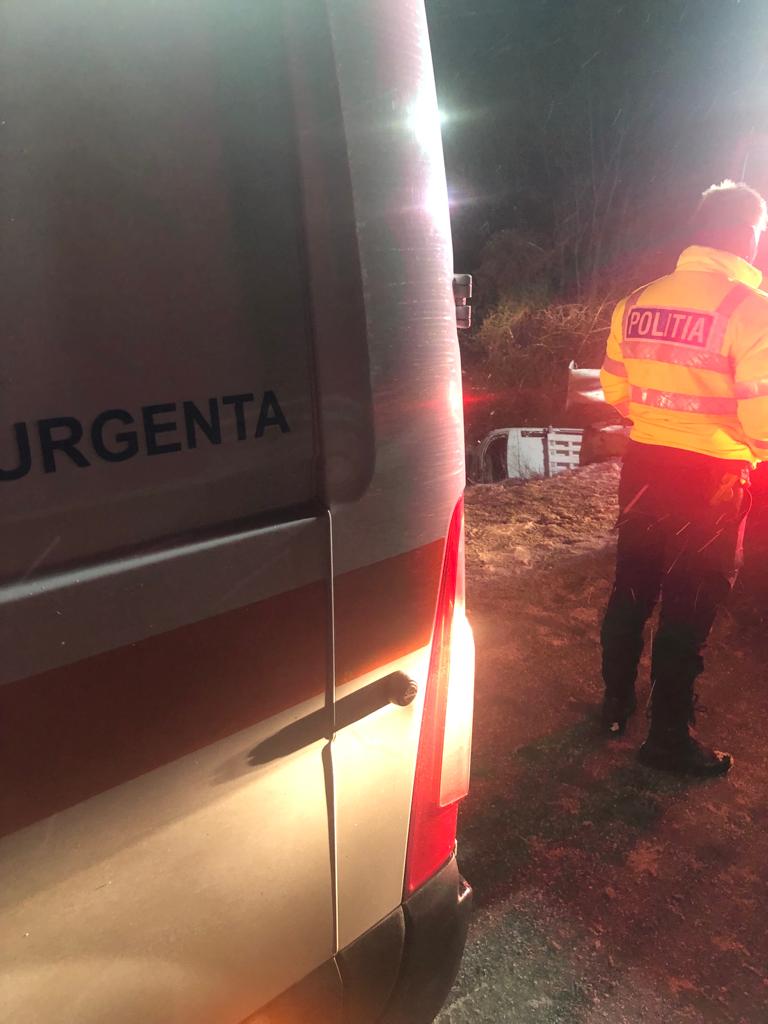 Două minore pe un ATV, la Poplaca. Ambele au ajuns la spital, după ce au pierdut controlul vehiculului și s-au lovit de o casă