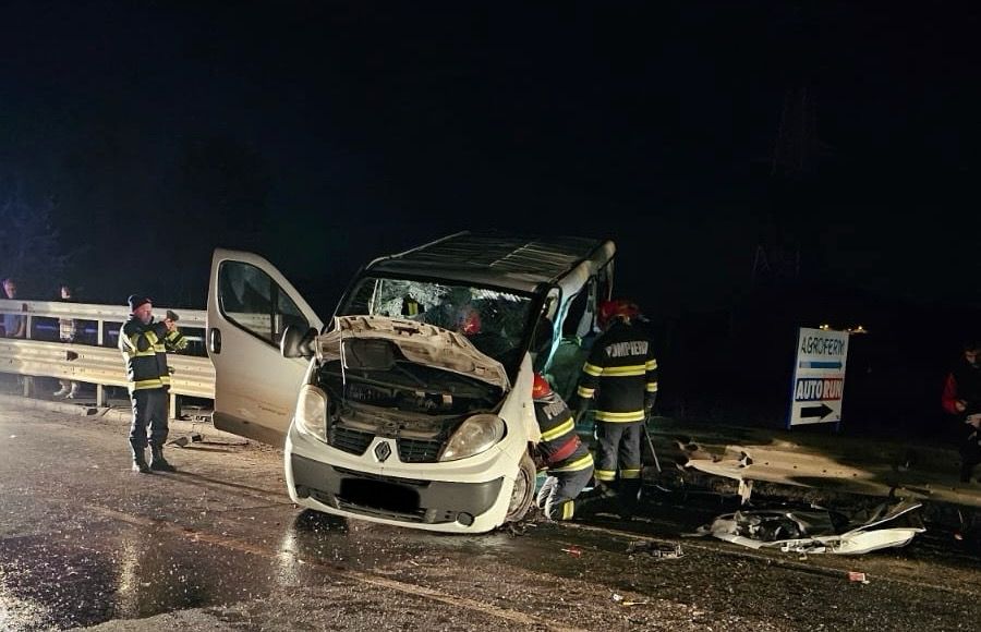 Accident cu un microbuz la Mediaș: șapte persoane rănite