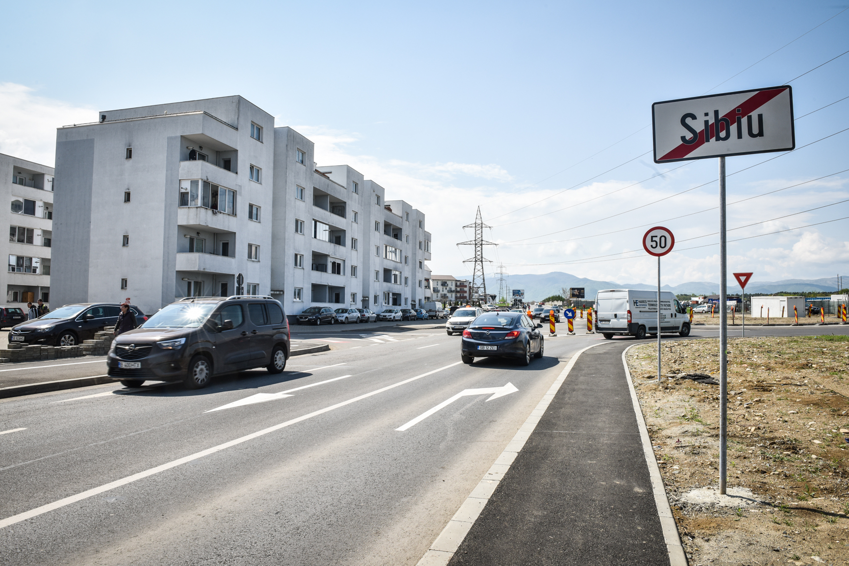 Stație Tursib pentru călătorii din Arhitecților, aproape de intrarea în oraș. USR propune înființarea de noi stații în „cel mai îndepărtat cartier al Sibiului,” Tropinii Noi