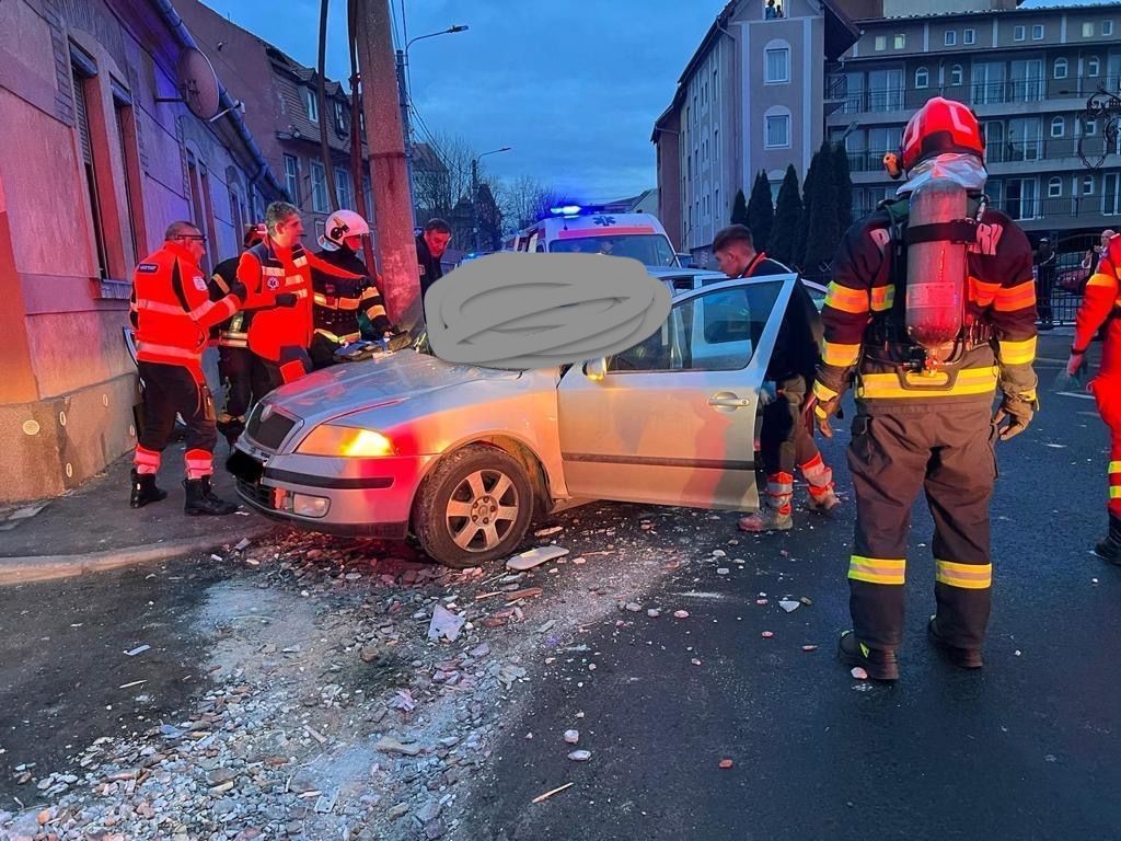 ACTUALIZARE Grav accident de circulație în Sibiu, pe strada Teclu: Șoferul avea permisul suspendat
