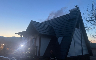 Incendiu la o cabană din Rășinari: coșul de fum era protejat necorespunzător
