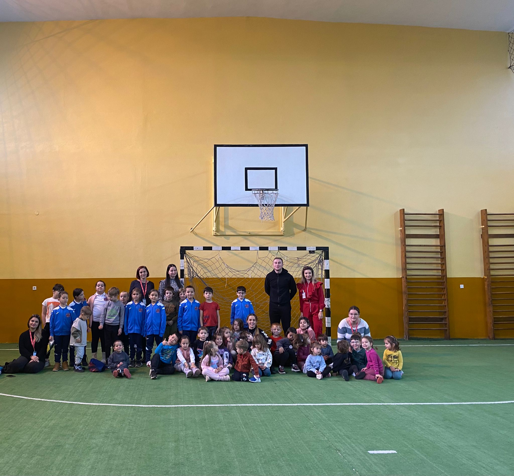 Liceul Tehnologic Cisnădie promovează sportul în Săptămâna Altfel. I-au avut în vizită pe preșcolarii din Cartierul Arhitecților