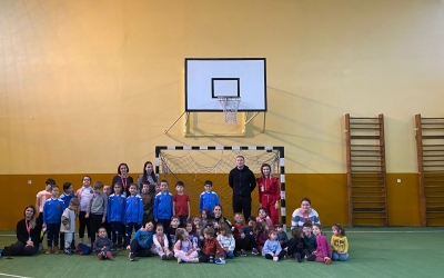 Liceul Tehnologic Cisnădie promovează sportul în Săptămâna Altfel. I-au avut în vizită pe preșcolarii din Cartierul Arhitecților