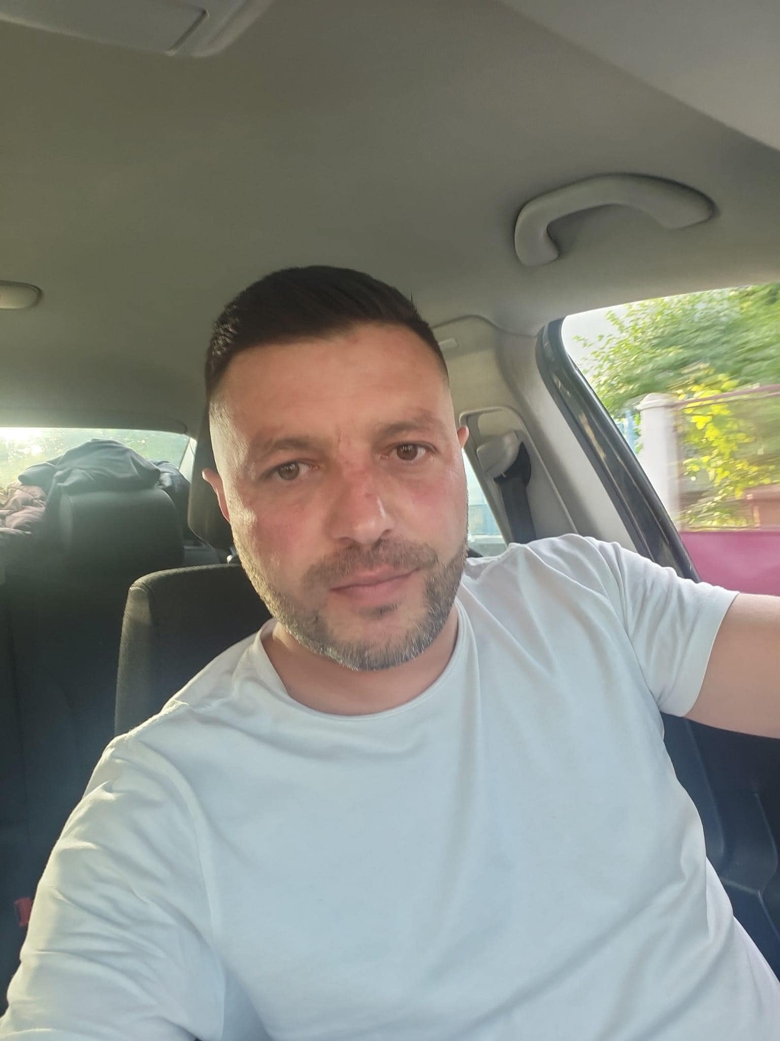 Un sibian de 40 de ani bolnav de cancer are nevoie de 30.000 de euro pentru tratament în Germania. „Își dorește foarte mult să trăiască ca să-și crească copilul”
