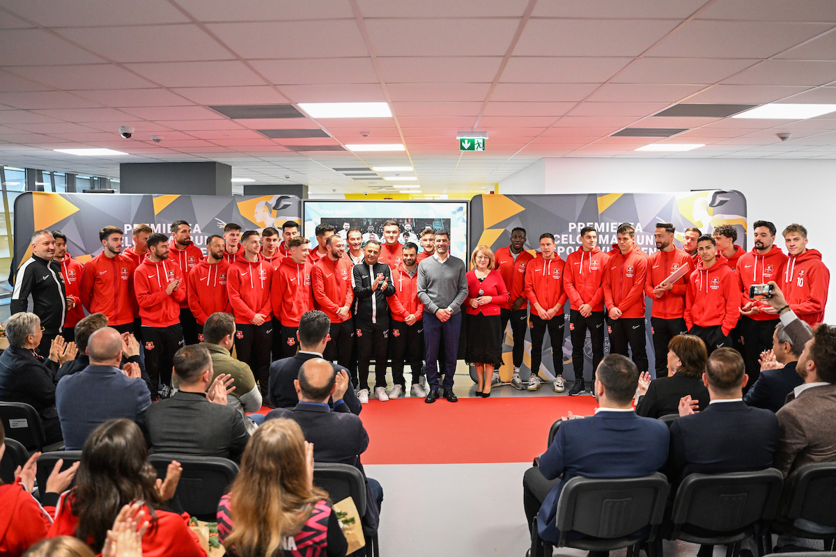 Fotbalistul Daniel Paraschiv, baschetbalistul Aurelian Gavriloaia, tenismanul Victor Cornea - printre cei mai buni sportivi ai anului, aleși de Primăria Sibiu