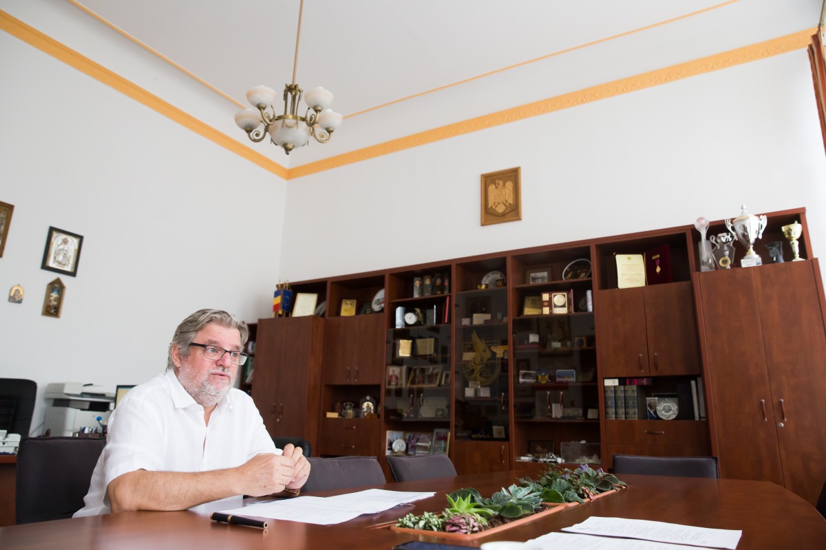 Alegeri pentru Senatul ULBS: Fostul rector Ioan Bondrea a fost ales la un vot diferență, în turul 2. Votul pentru studenți a fost anulat