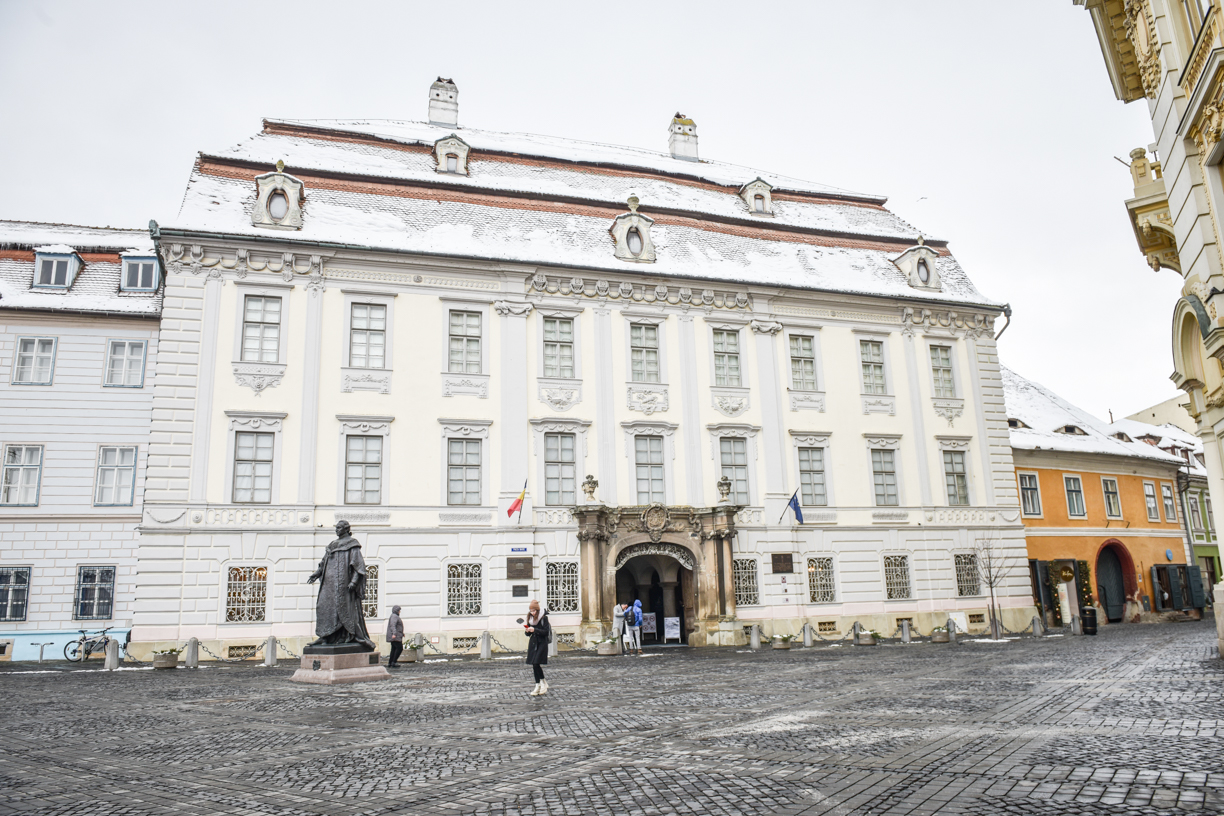 Peste 300.000 de vizitatori, în 2022, la Muzeul Brukenthal. Festival internaţional de artă contemporană, în 2023