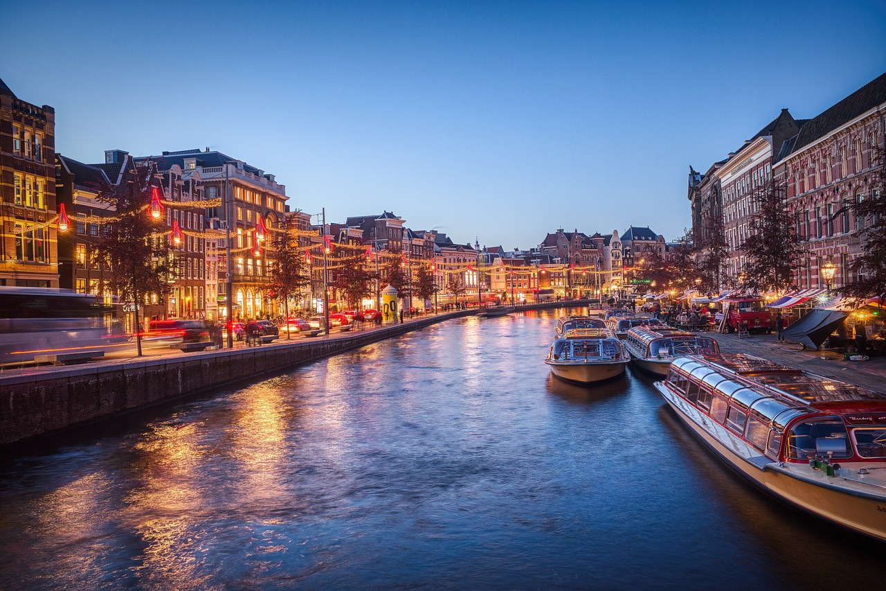 Amsterdam interzice fumatul ţigărilor cu marijuana în locuri publice începând din mai 2023