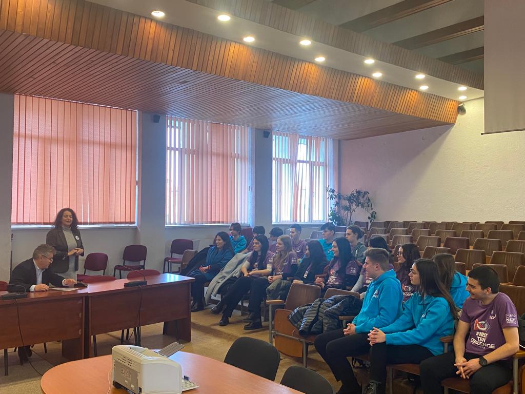 Echipele de robotică ale liceelor medieșene  sprijinite de către Primăria Municipiului Mediaș