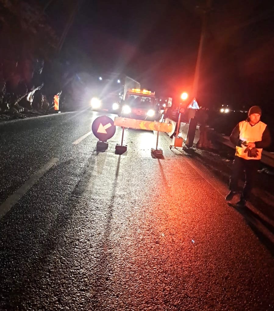 Trafic îngreunat pe Valea Oltului, se lucrează a Brezoi
