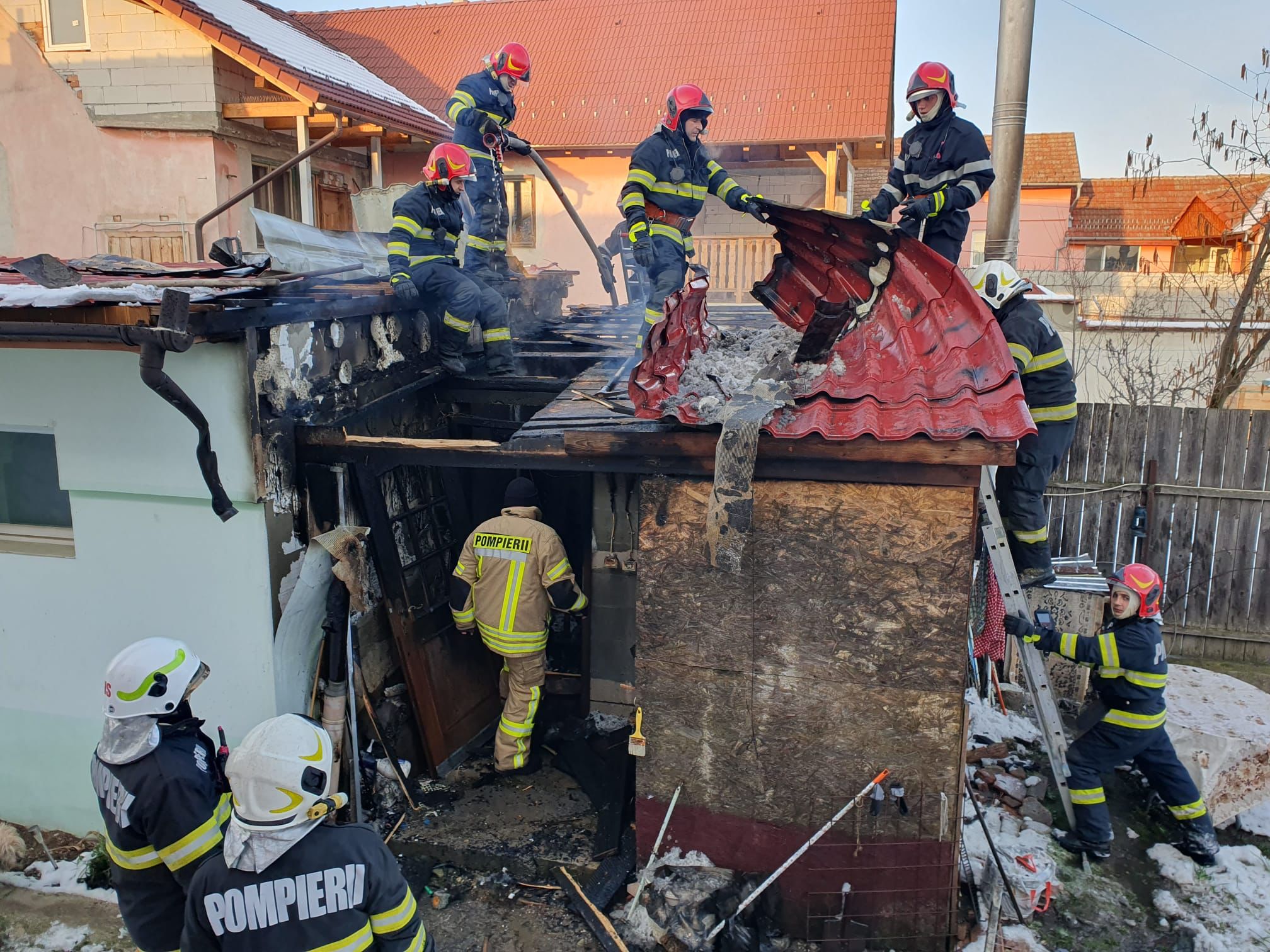 Aproape 100 de misiuni în ultimele 24 de ore pentru ISU Sibiu: 3 incendii și 75 de cazuri SMURD