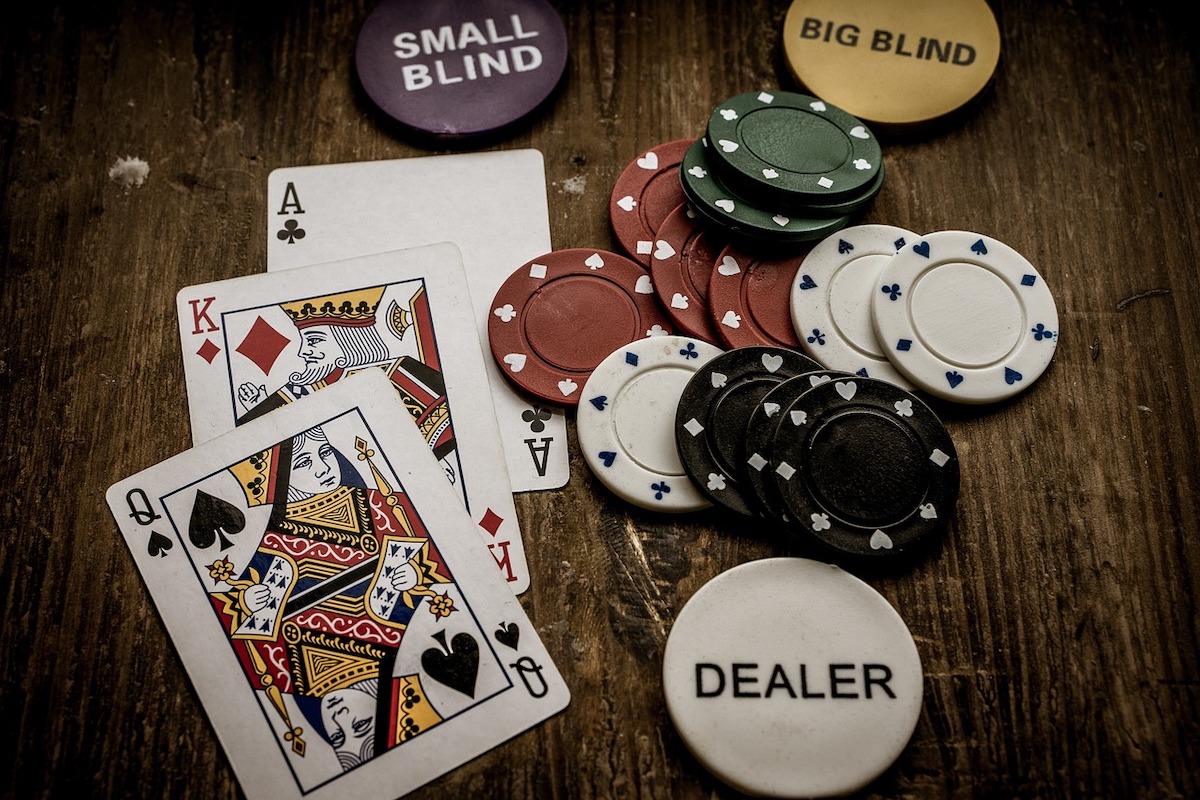 Poker caritabil în Sibiu. O asociație care popularizează tehnologia blockchain organizează seri de poker în care banii sunt donați unor acțiuni caritabile