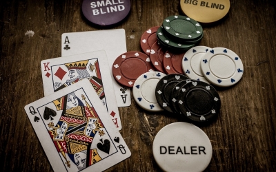 Poker caritabil în Sibiu. O asociație care popularizează tehnologia blockchain organizează seri de poker în care banii sunt donați unor acțiuni caritabile