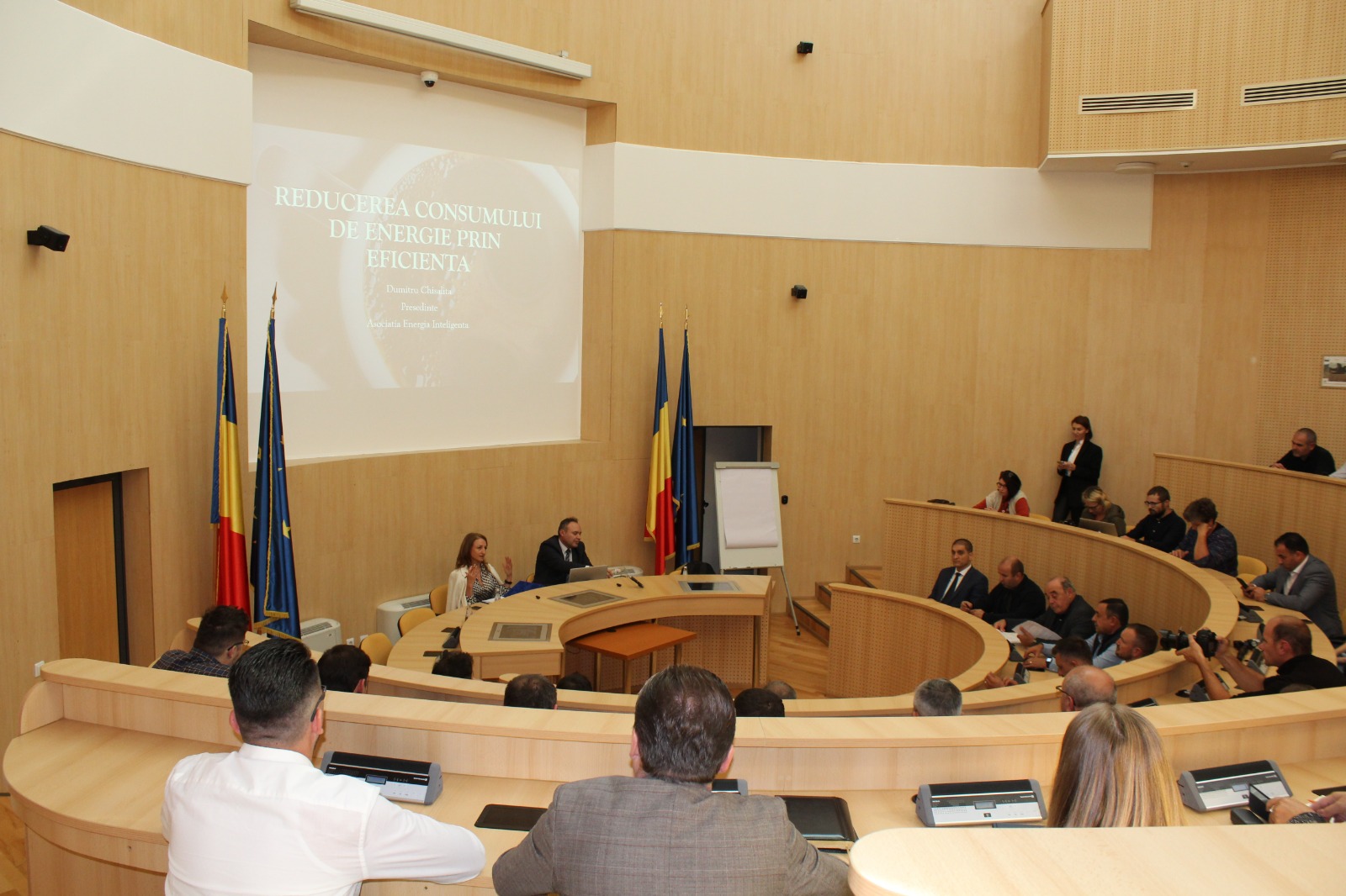 CJ Sibiu vrea să promoveze energia regenerabilă în rândul sibienilor cu un proiect de peste 200.000 euro. Jumătate din sumă e pentru șefi
