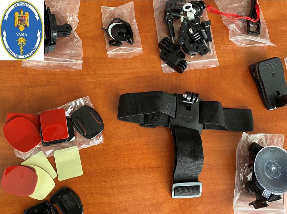 200 de seturi de accesorii GoPro fake, descoperite de vameșii din Sibiu. Dacă ajungeau la vânzare, firma din Cristian câștiga peste 90 de mii de lei